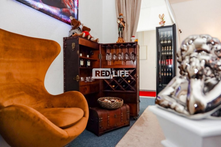 elite salon escort job female