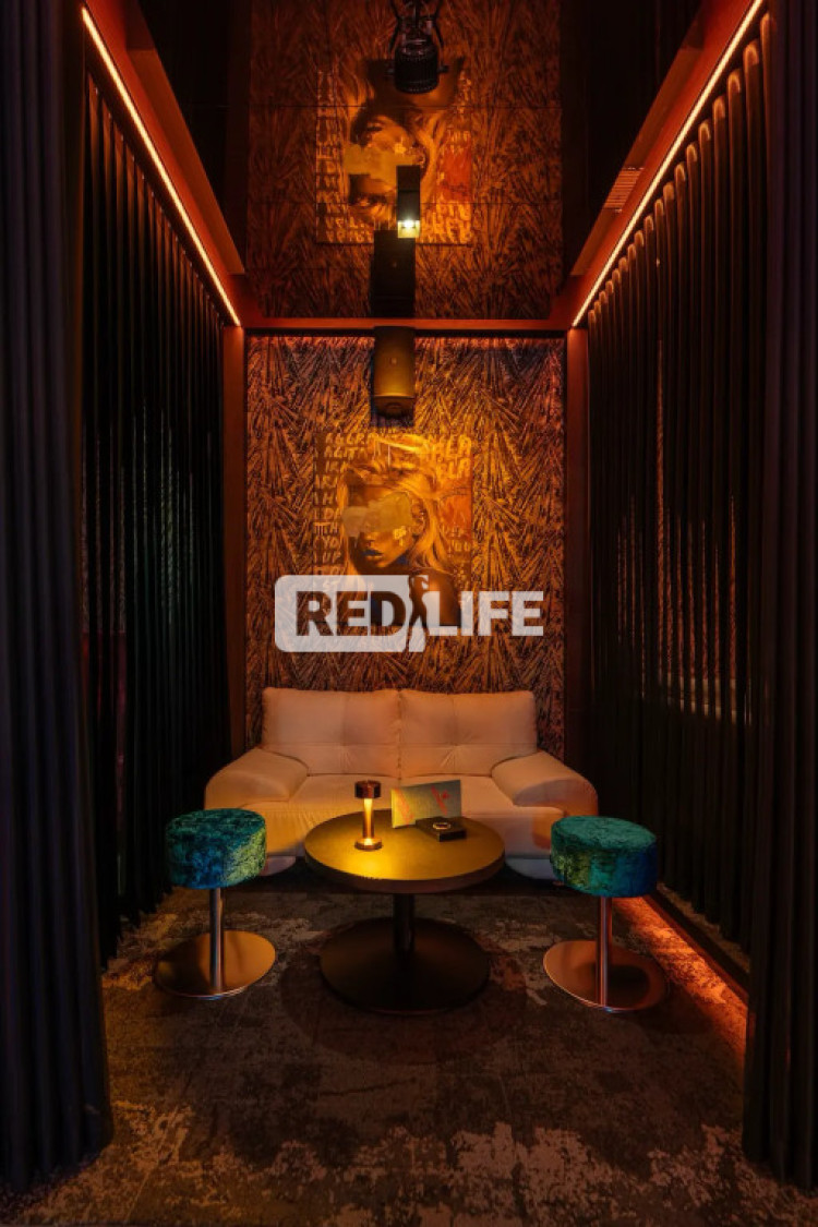 elite club exclusive environment Nightclub